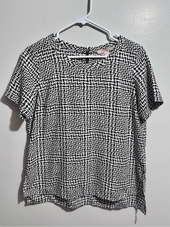 Forever 21 Tops - Forever 21 Black White Geometric Short Sleeve Top Size M (670)